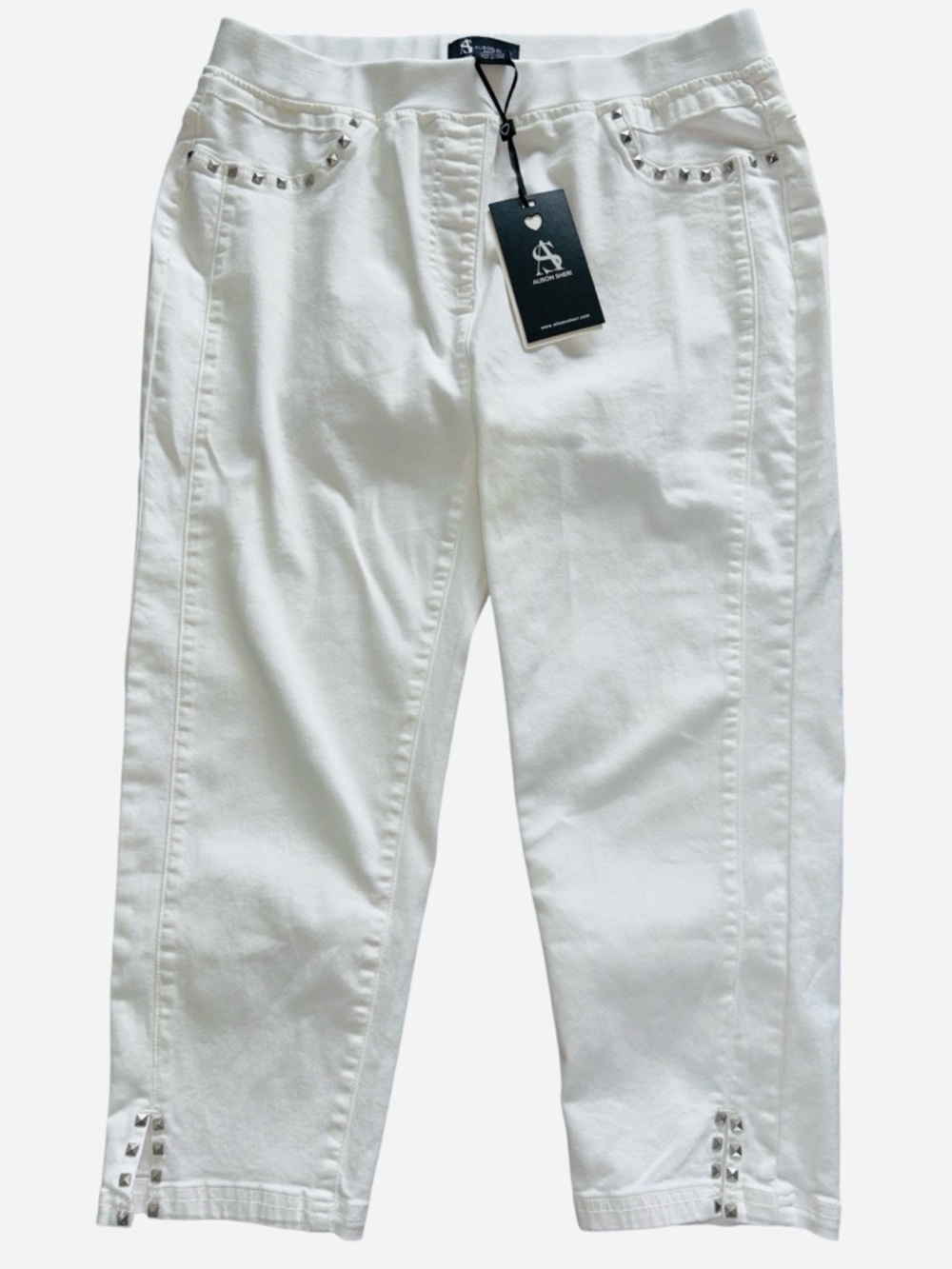 NWT Alison Sheri white cotton blend capris.